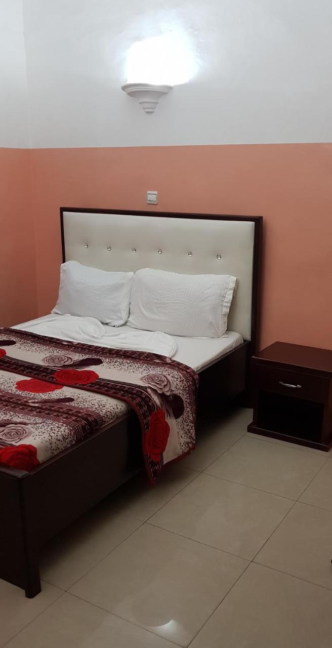 Appartements Chez Leo Brazzaville Luaran gambar